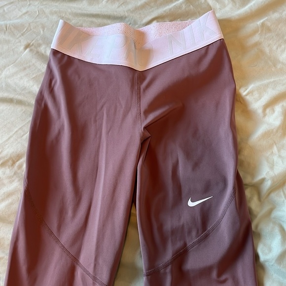 Mauve Nike petal pusher leggings (below the knee) - Picture 2 of 6